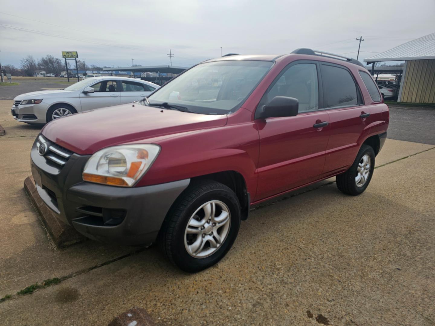 2008 MAROON Kia Sportage EX V6 2WD (KNDJF723587) with an 2.7L V6 DOHC 24V engine, 4-Speed Automatic Overdrive transmission, located at 533 S Seven Points BLVD, Seven Points, TX, 75143, (430) 255-4030, 32.313999, -96.209351 - Photo#0